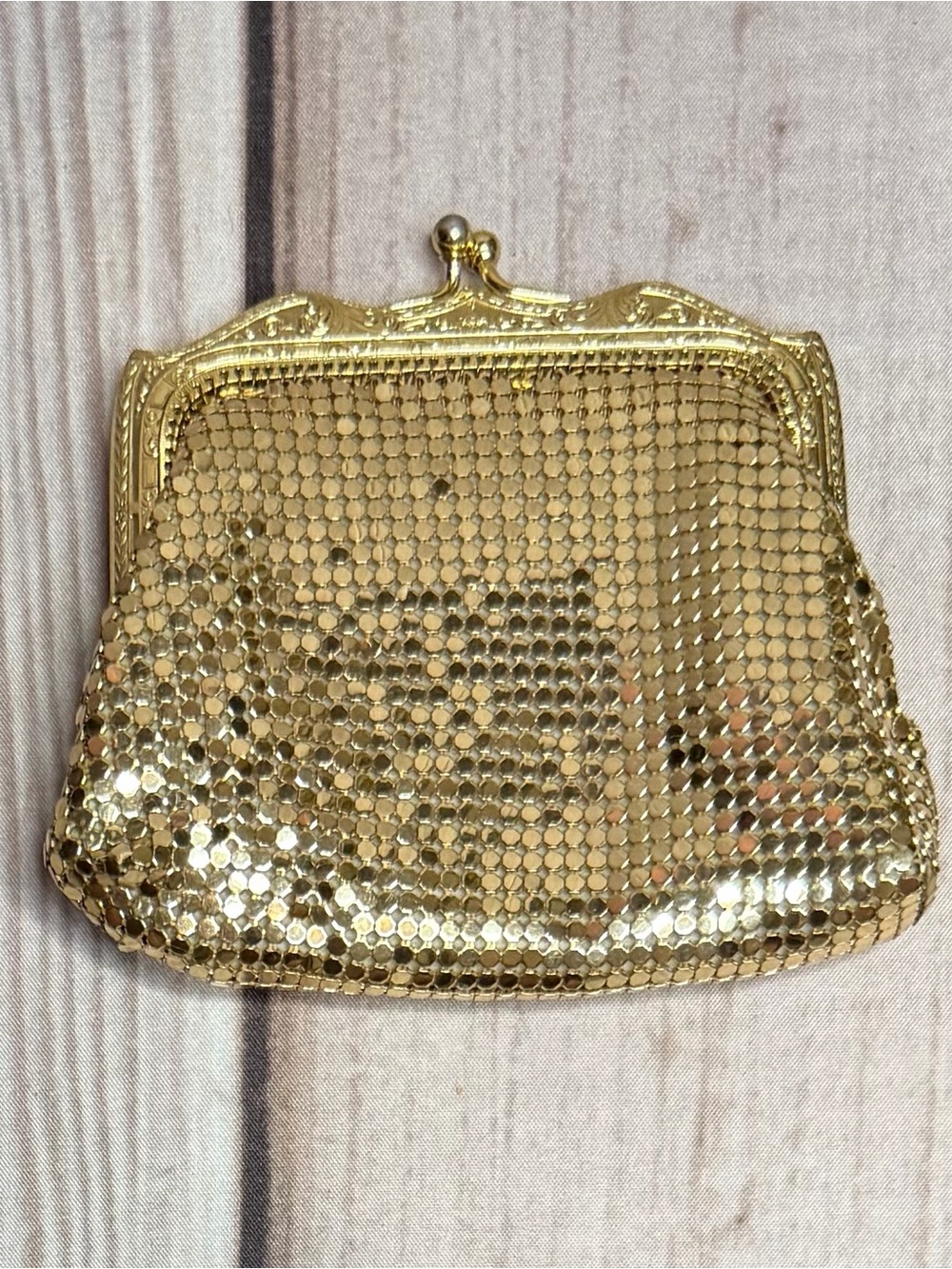 Vintage Whiting & Davis Gold Metal Mesh Coin Purse Kiss Lock Clasp Closure USA